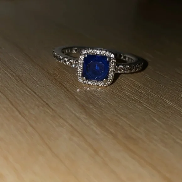 Beautiful Pandora Ring - Picture 1 of 7